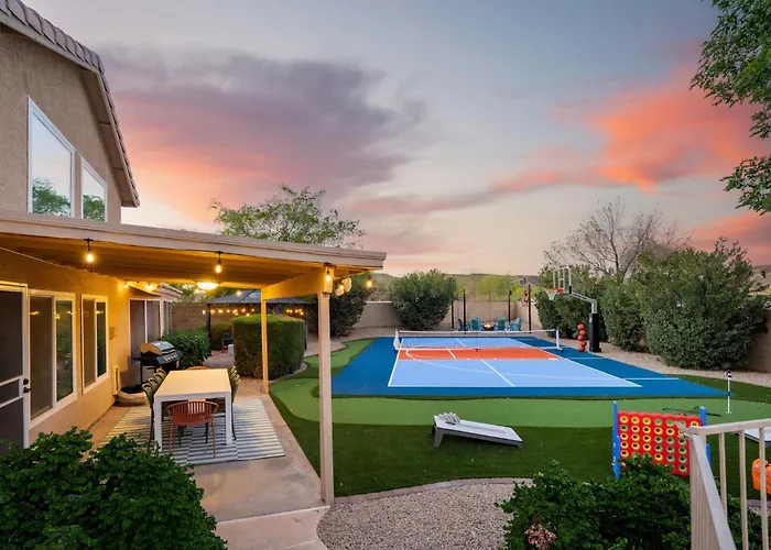 Glendale Getaway - Pool Court Theater Game Holiday home *