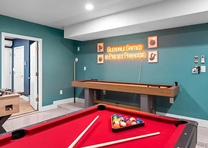 Glendale Getaway - Pool Court Theater Game