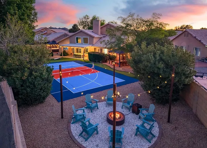 Glendale Getaway - Pool Court Theater Game Holiday home *
