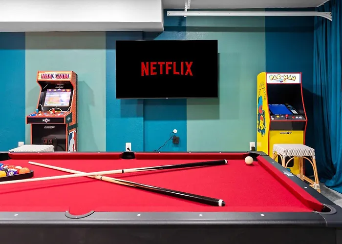 Holiday home Glendale Getaway - Pool Court Theater Game *
