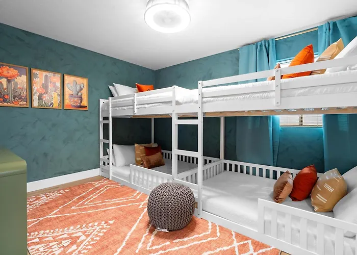Glendale Getaway - Pool Court Theater Game Holiday home *