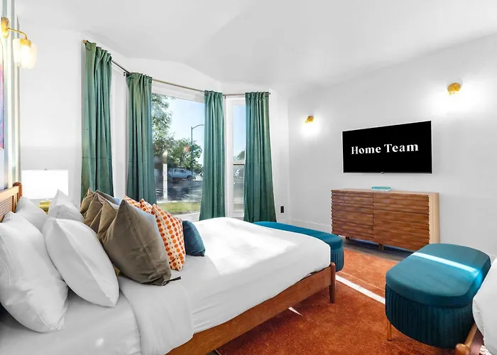 Glendale Getaway - Pool Court Theater Game Holiday home Phoenix