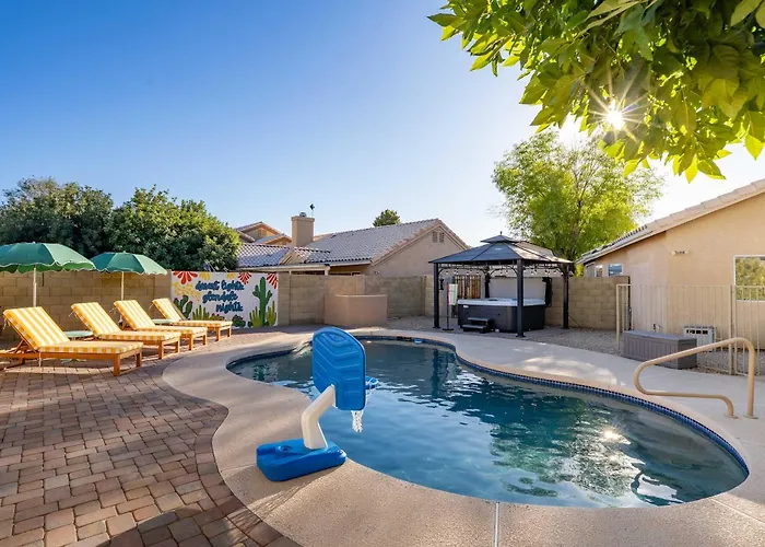 Holiday home Glendale Getaway - Pool Court Theater Game *