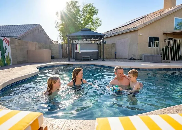 Holiday home Glendale Getaway - Pool Court Theater Game Phoenix