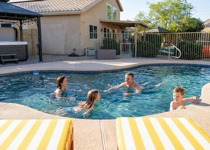 Glendale Getaway - Pool Court Theater Game