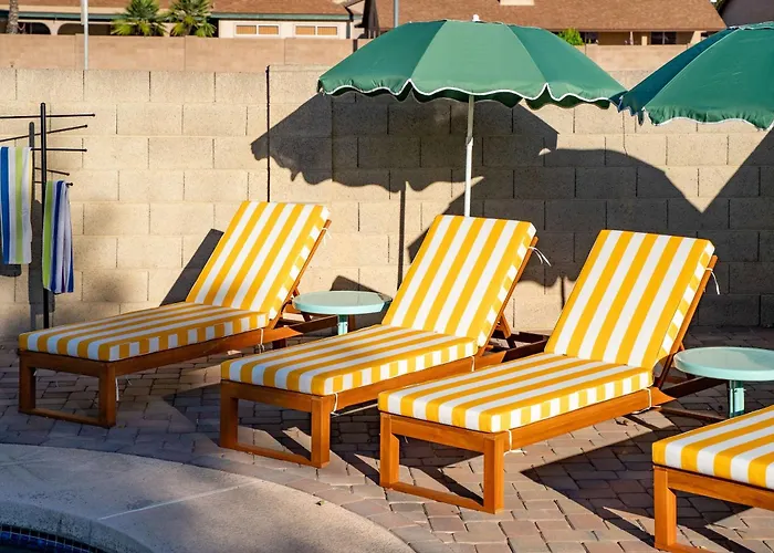 Holiday home Glendale Getaway - Pool Court Theater Game