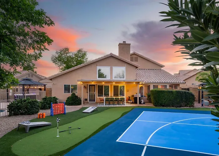 Glendale Getaway - Pool Court Theater Game *