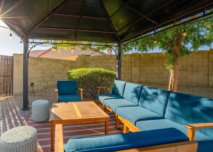 Glendale Getaway - Pool Court Theater Game Holiday home Phoenix
