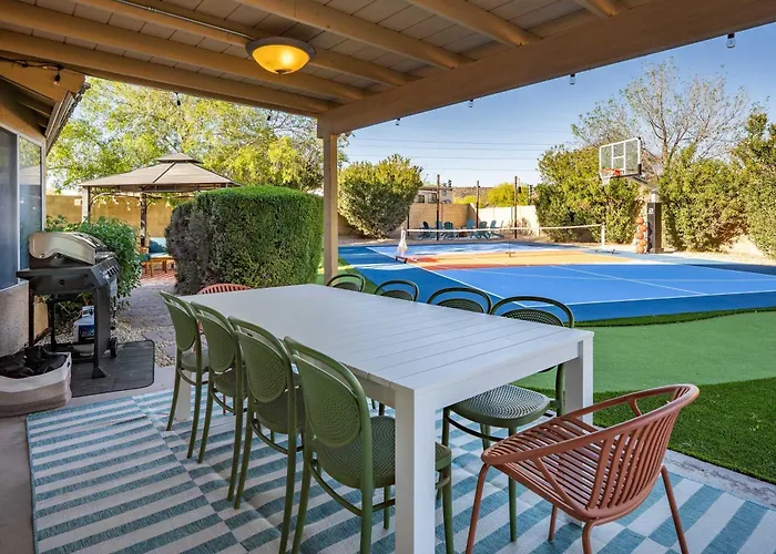 Glendale Getaway - Pool Court Theater Game * Phoenix