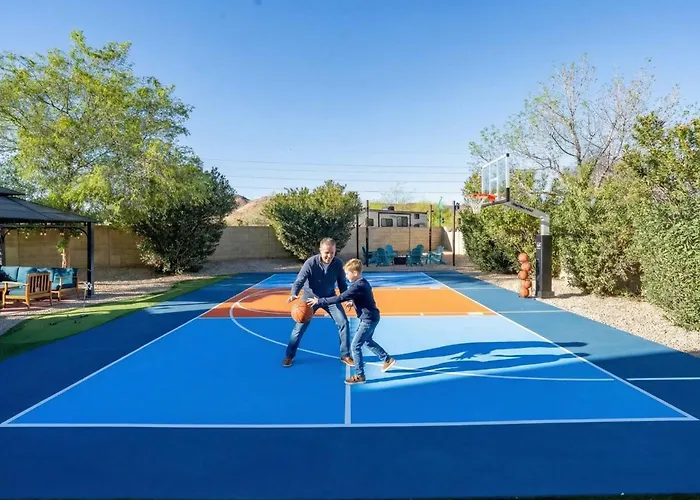 Holiday home Glendale Getaway - Pool Court Theater Game *