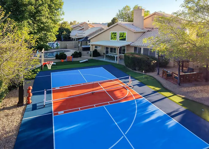 Glendale Getaway - Pool Court Theater Game *