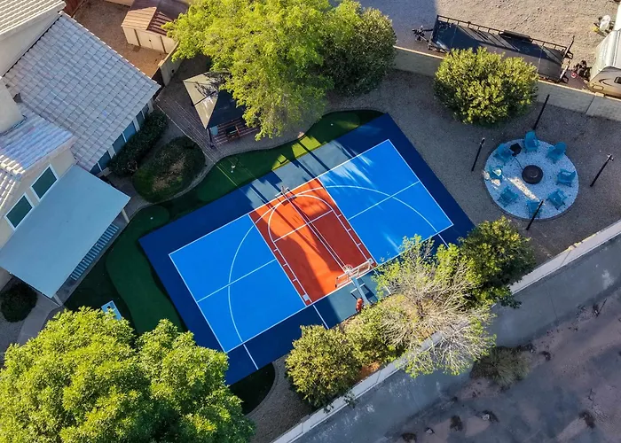 Glendale Getaway - Pool Court Theater Game *