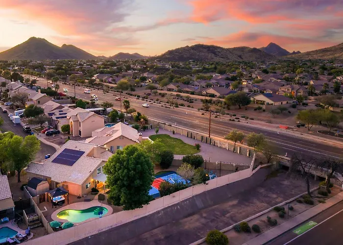 Glendale Getaway - Pool Court Theater Game Holiday home Phoenix